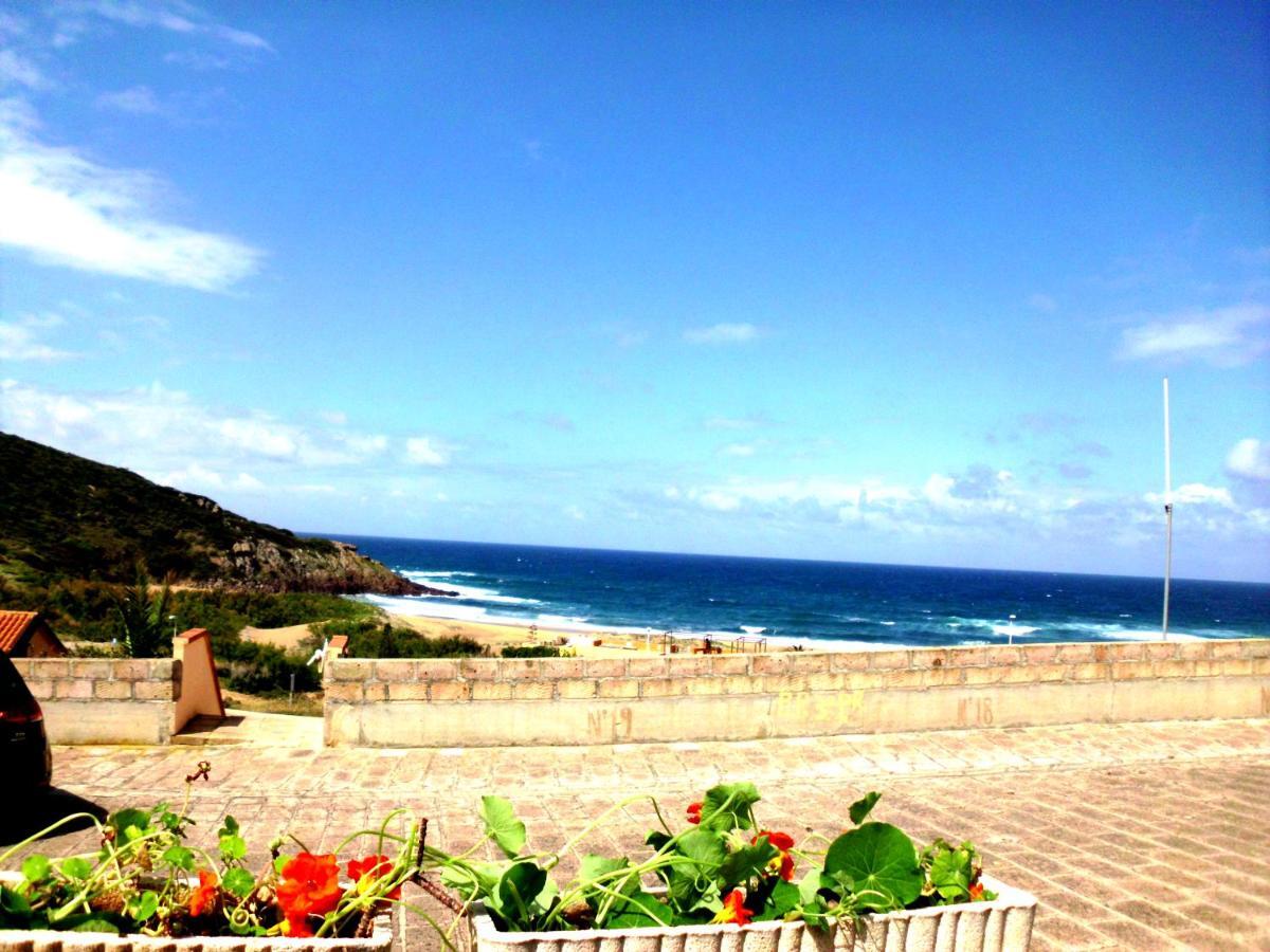 Villa Veranda Sulla Spiaggia Tresnuraghes Exterior foto